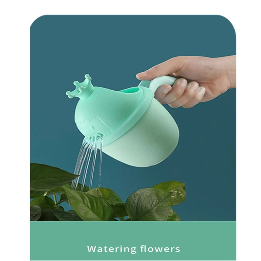 Fahion Crown Baby Shower Spoons Bath Tool Plastics Washing Hair Cup Children Bathing Bailer