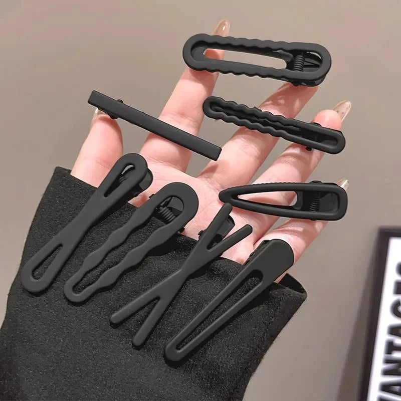 4Pcs Elegant Black Frosted Hair Clips Chic Fashionable Trendy Unisex Hair Accessories for Women Daily Party Occasion Styling